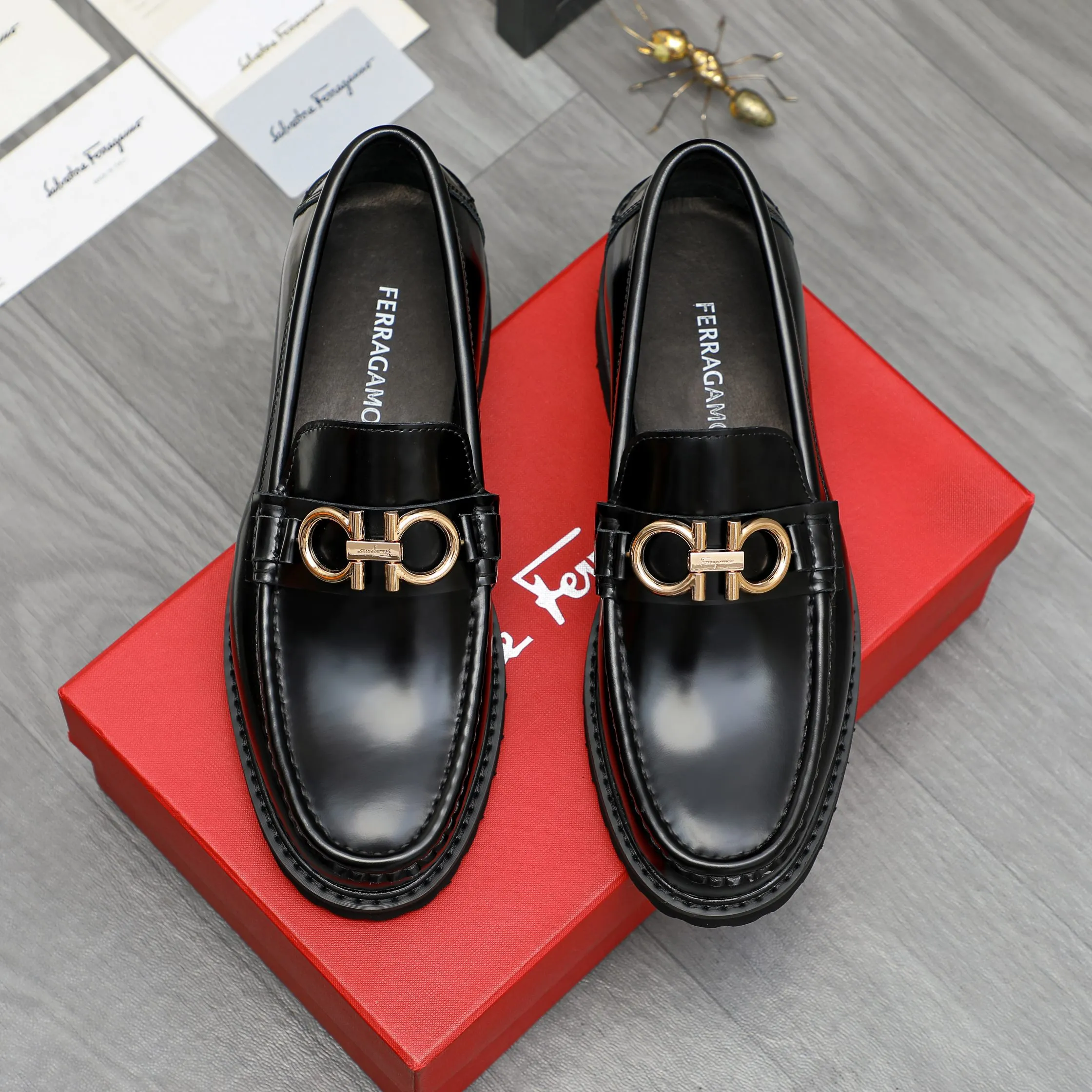 Men's shoes 💰442 Product trademark: Ferragamo "Ferragamo" business formal leather shoes Regular size: 38-46 (45.46 custom-made and non-returnable) Product materials: Selected pearlescent cowhide upper, cowhide lining, non-slip rubber outsole